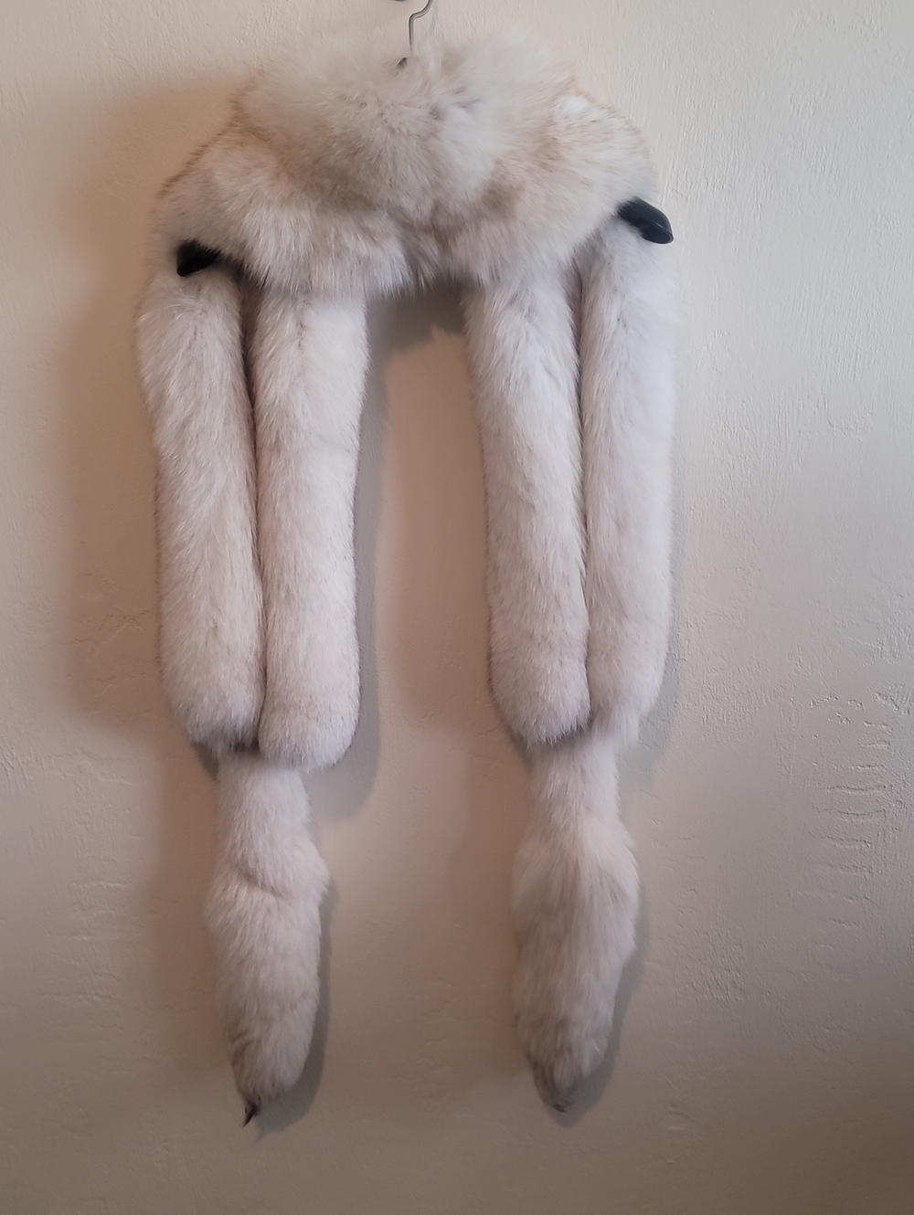 Saks 5th Ave Norwegian White Fox Fur Stole / Scarf / Wrap - Picture 3 of 3